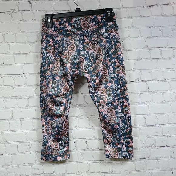 LuLaRoe Jade XS 2/4 Floral Paisley Capri Athletic Leggings Workout Yoga Pants - Picture 3 of 8